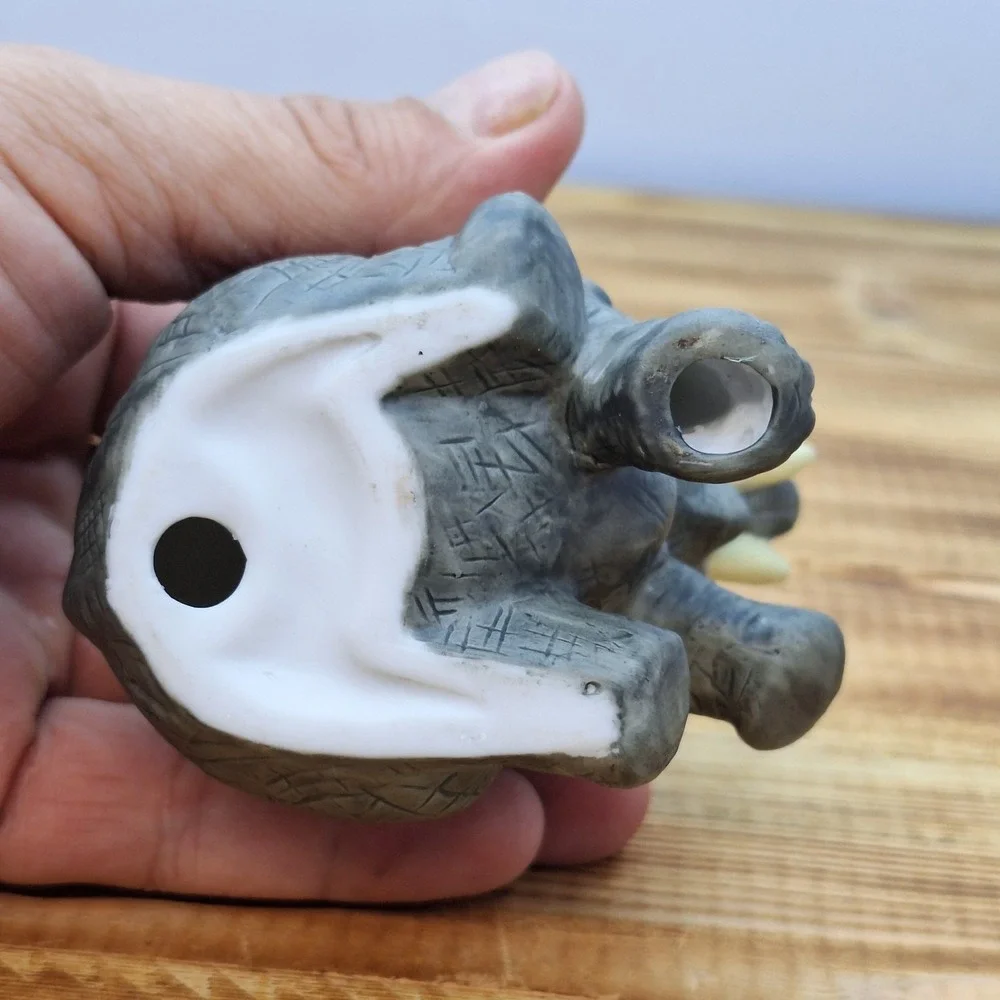 Baby Elephant Gray‎ sitting Trunk up Tusk Pink tongue 3.5